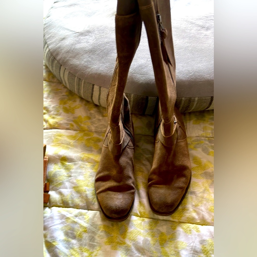 Born knee boots never worn. Heel to top of boot  15” heel 1.5”